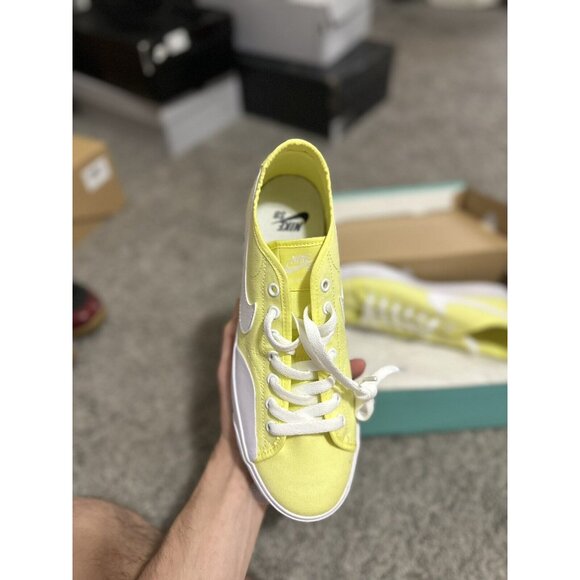 Nike SB Blazer Court Low Light Citron Size 7 - Picture 2 of 3